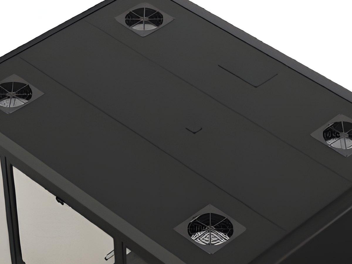 Ventilace na stropě boxu