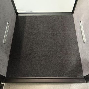 Koberec na podlaze boxu