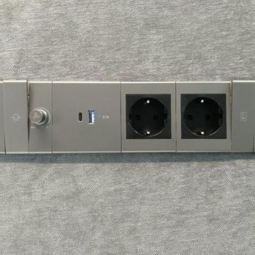 Ovládací panel – nabíjení USB-C a USB-A 65 W a dvě zásuvky 230 V